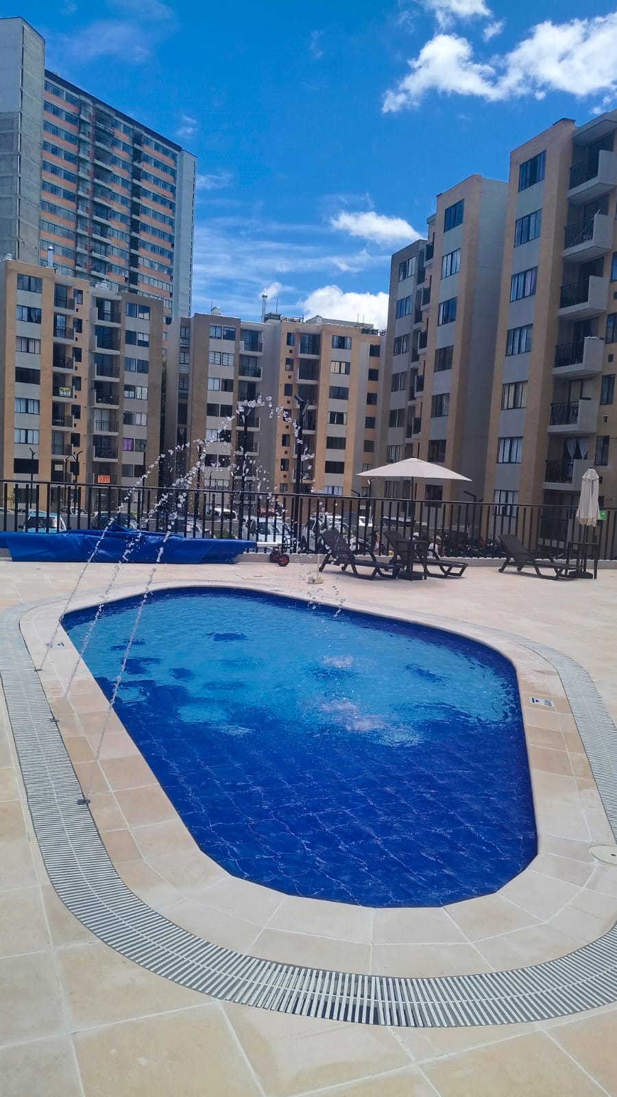 Piscina residencial cuidada por Aqua Pulse